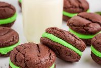 Handcrafted Mint Oreo Treats