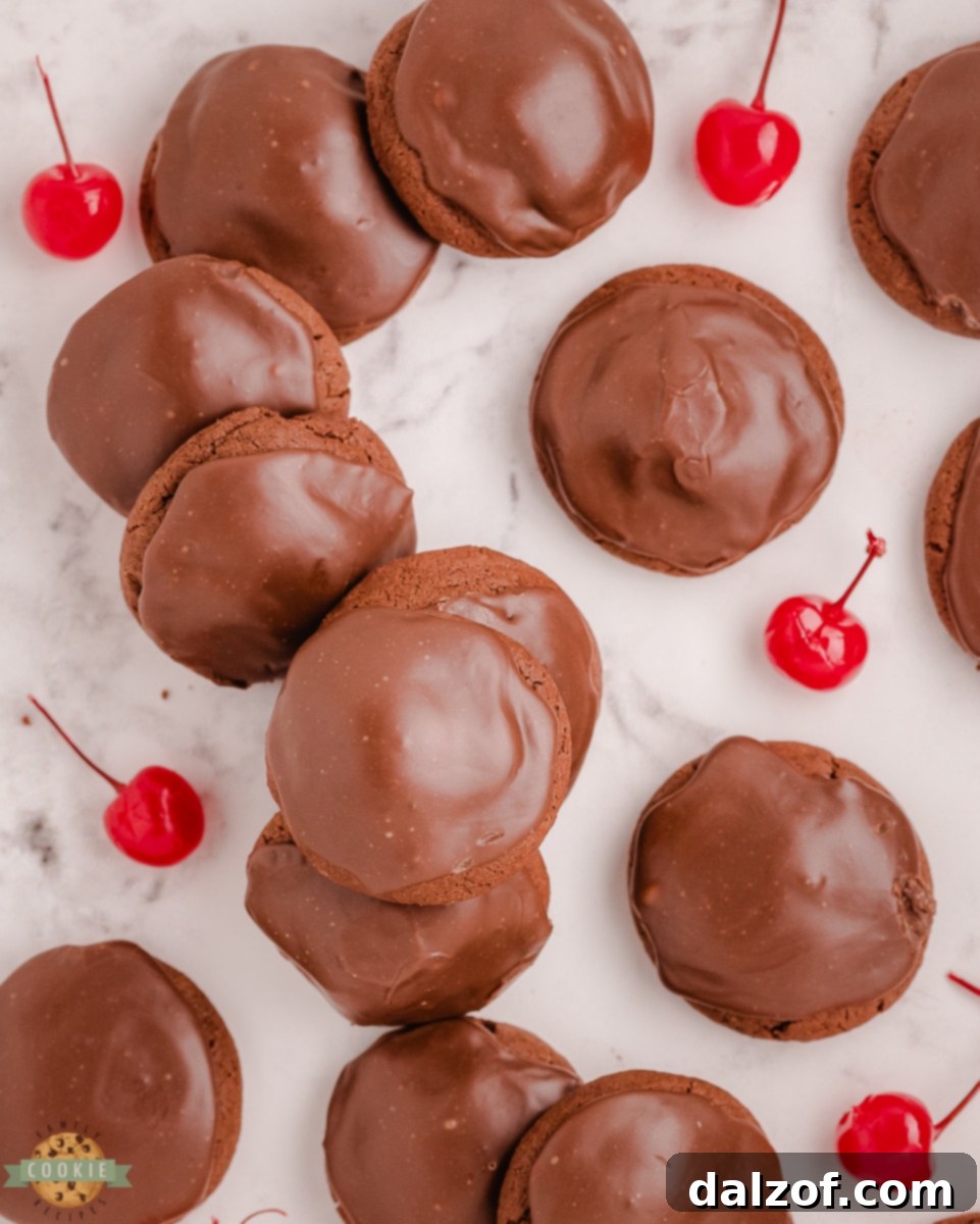 Delicious fudge topping for cherry cookies