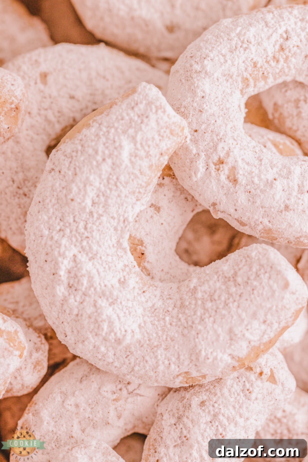 almond crescent cookies with cinnamon