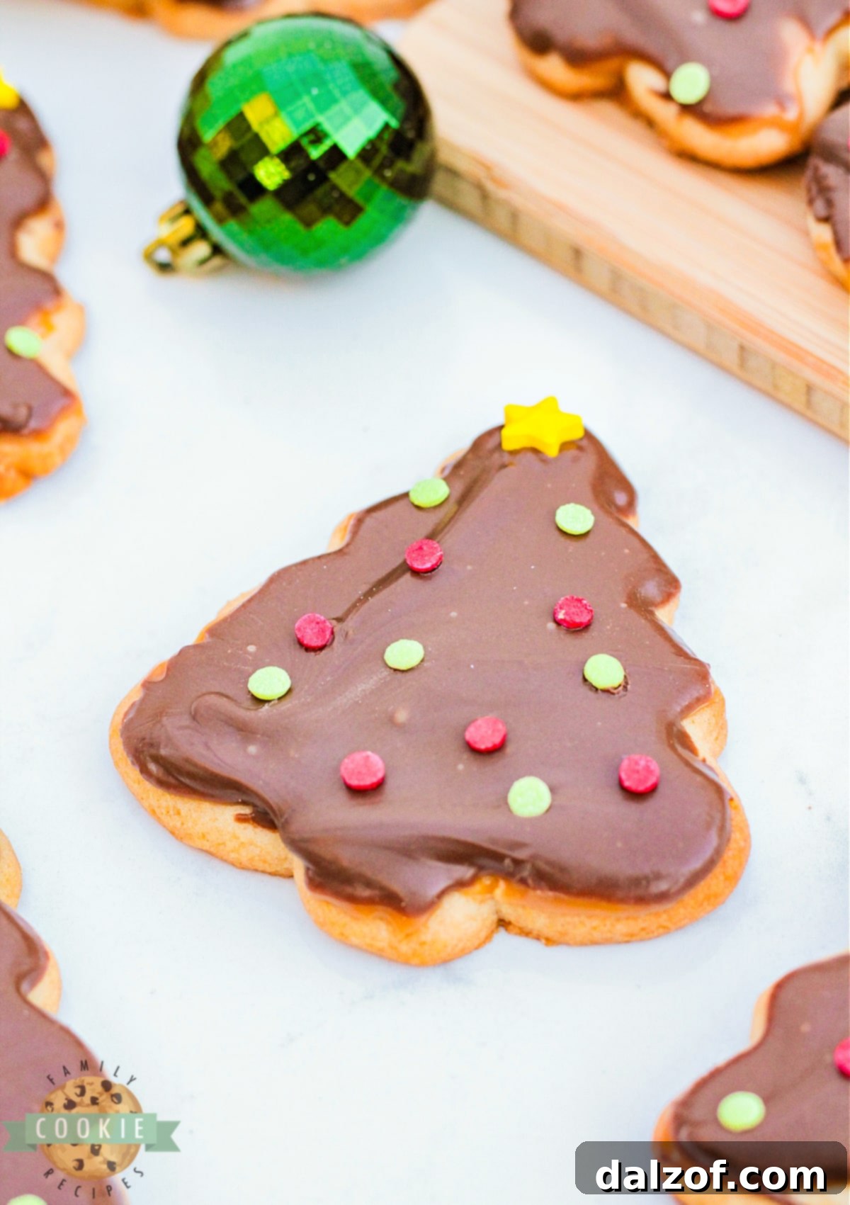 Sugar cookie topped with caramel and chocolate. 