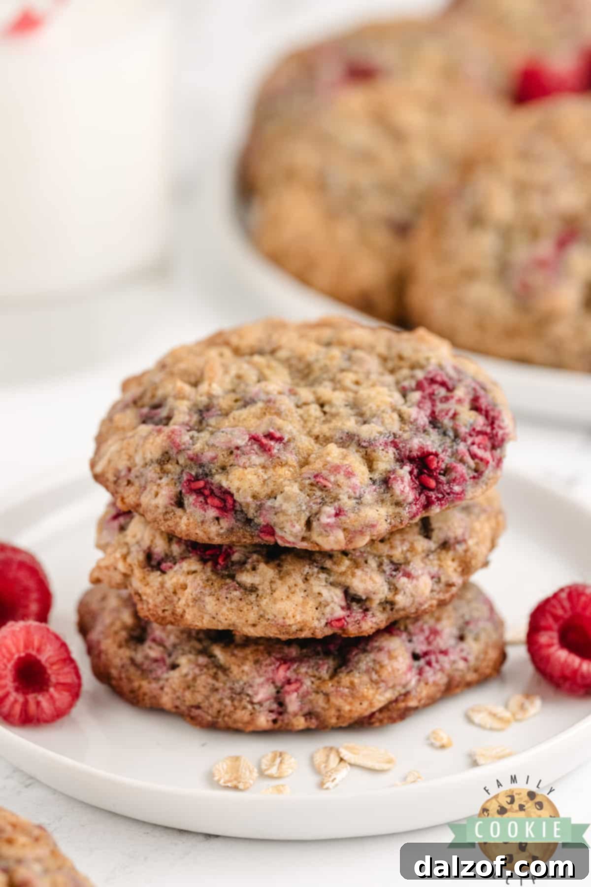 Oatmeal cookies with raspberries. 