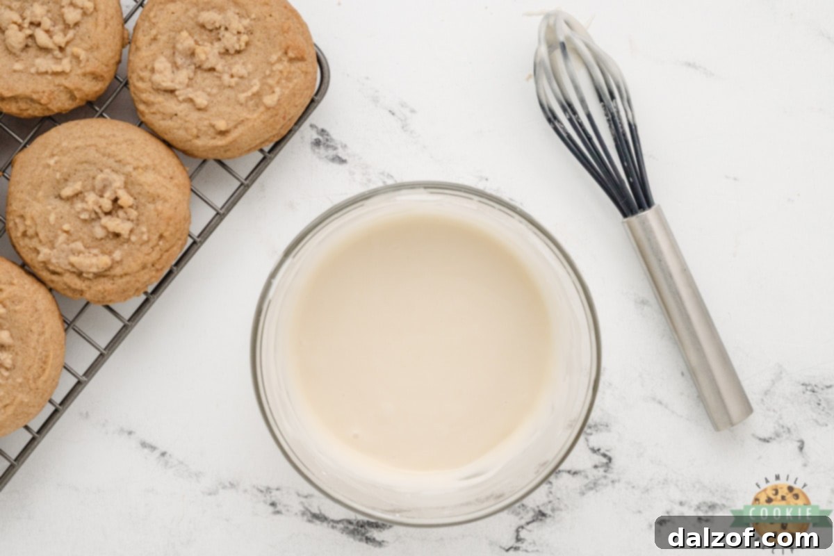 Simple vanilla glaze. 