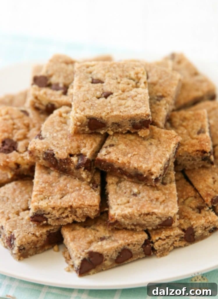 The best chocolate chip cookie bars recipe, easy to make and delicious.