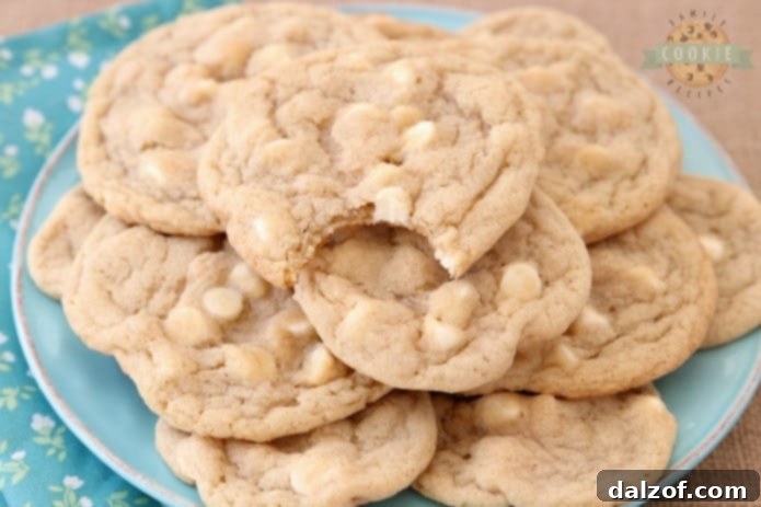 Copycat Mrs.Fields White Chocolate Chip Cookies, soft and delicious.